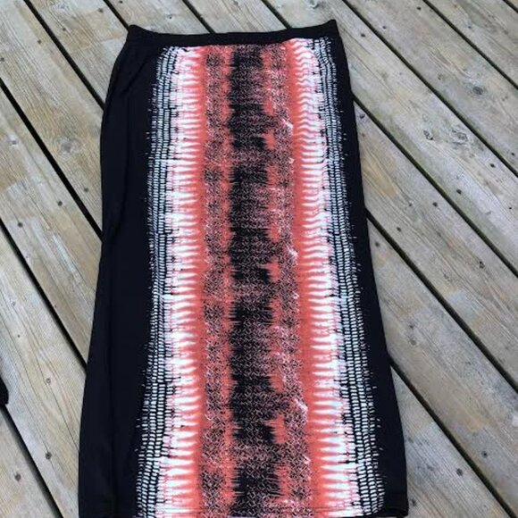 2 piece skirt and top  can be worn seperately - Picture 3 of 3